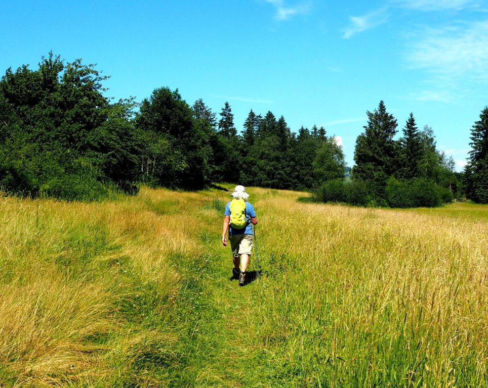 Christina auf dem Barfussweg.